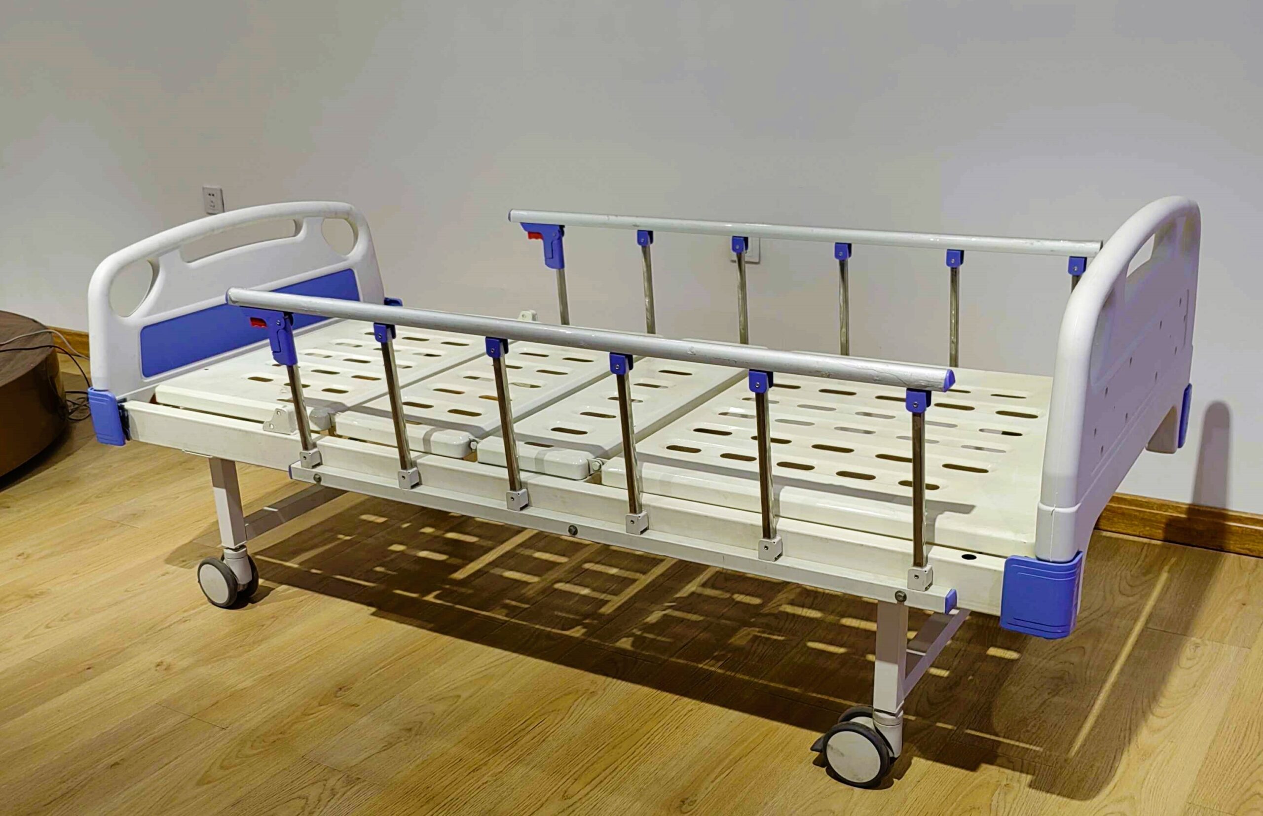 Camas hospitalares de manivela única com melhor classificação para atendimento ao paciente, 1 escala